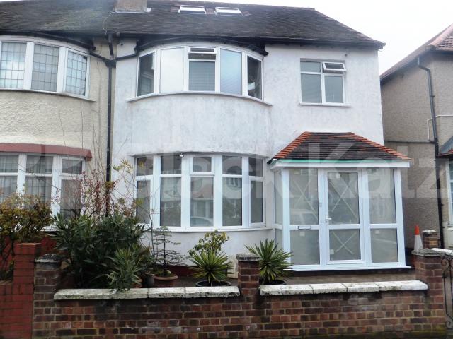 			NEW INSTRUCTION, 3 Bedroom, 1 bath, 1 reception Flat			 Second Avenue, Acton
